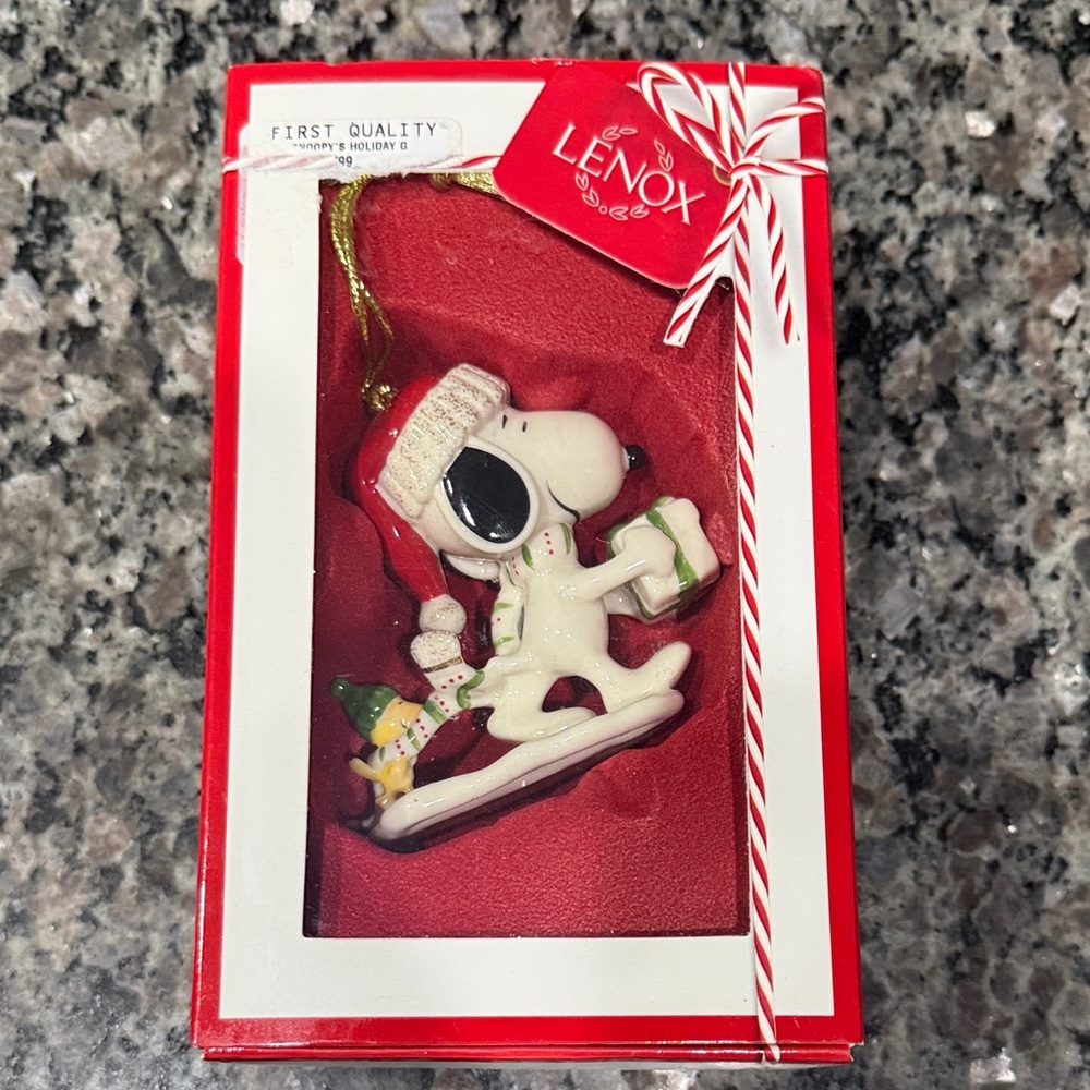 Lenox Peanuts Snoopy’s Holiday Gift ornament